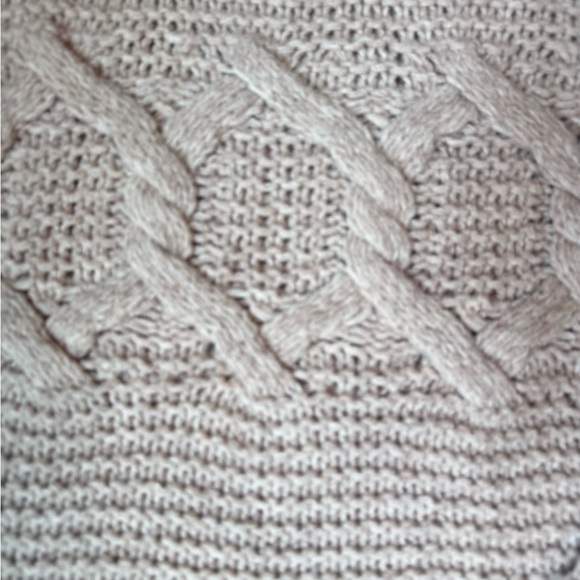 Banana Republic Women’s Tan/Beige Fisherman’s Cable Knit Chunky Cozy Sweater M - Picture 3 of 7